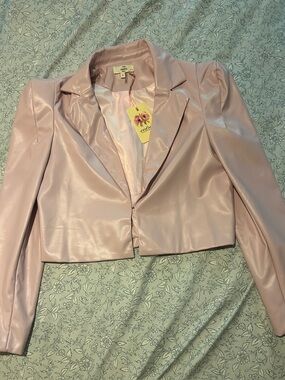 entro Cropped Pale Pink Faux Leather Blazer